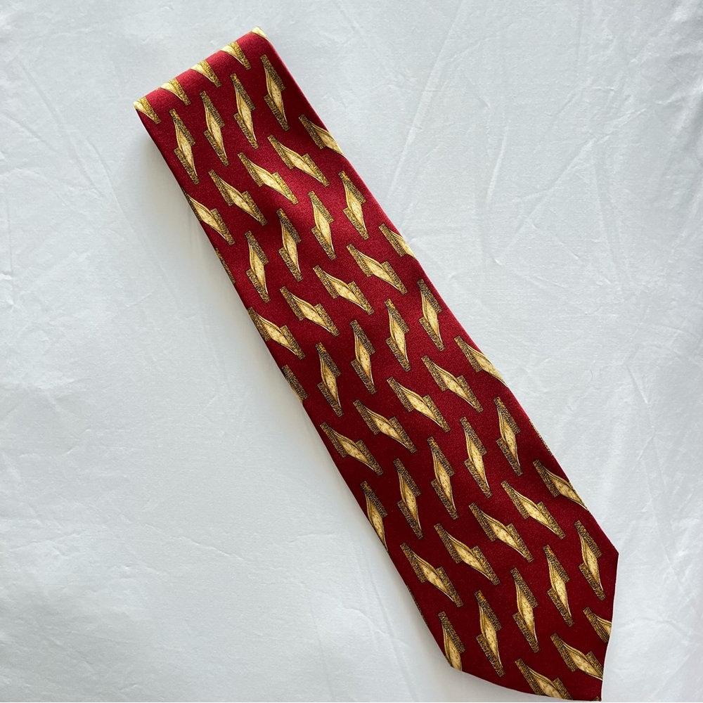 Valentino Cravatte beautiful silk Red and Gold Scrolls necktie made in Italy